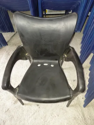 Sillas de plástico apilables azules