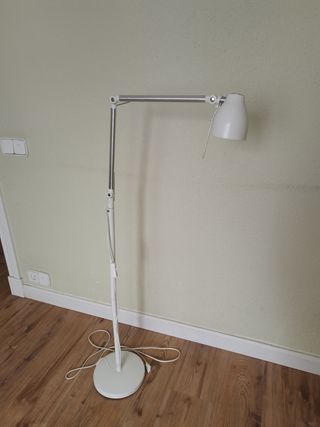 Lámpara de pie de lectura, metal blanco acero led