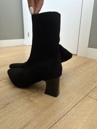 Botines negros ajustados tacón bloque