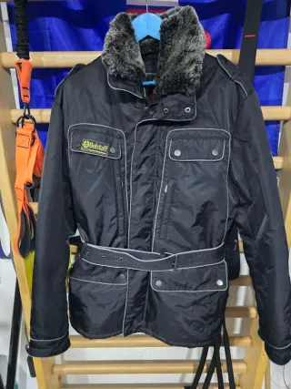 Chaqueta Belstaff Negra con Cuello Peludo