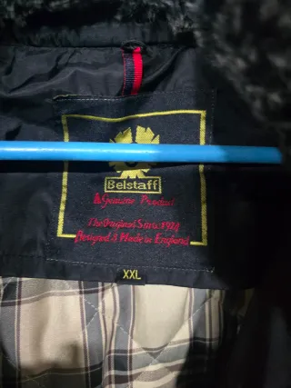 Chaqueta Belstaff Negra con Cuello Peludo