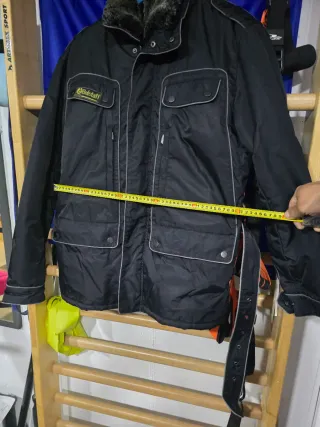 Chaqueta Belstaff Negra con Cuello Peludo original