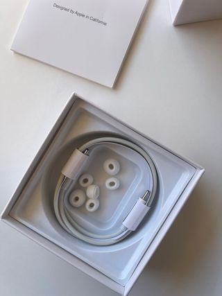 Caja AirPods Pro 2ª Gen + Cable doble entada USB-C