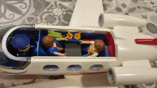 Avión Playmobil con figuras y maleta