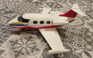 Avión Playmobil con figuras y maleta