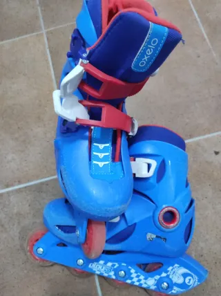 Patines en línea talla 30-32, protecciones y casco