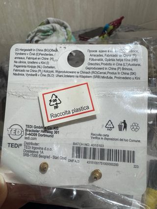 Pendientes dorados con brillantes