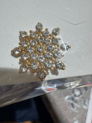 Pendientes dorados con brillantes