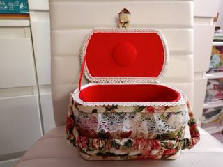 Costurero floral con asa