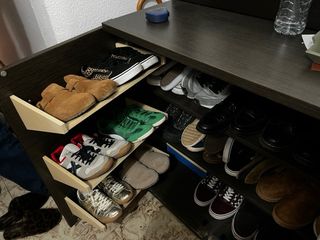 Espejo y Zapatero Negro y Marrón