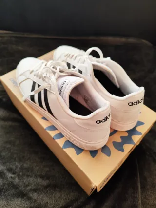 Zapatillas Adidas Talla 46.5 Blancas Negras
