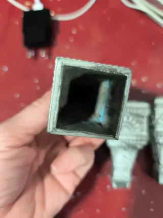 3 Patas de cama antiguas ornamentales