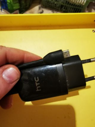 Cargador HTC Negro con Cable Micro USB