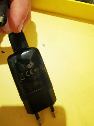 Cargador HTC Negro con Cable Micro USB