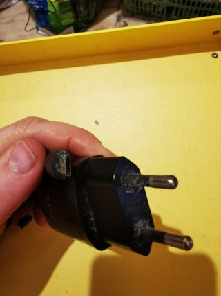 Cargador HTC Negro con Cable Micro USB