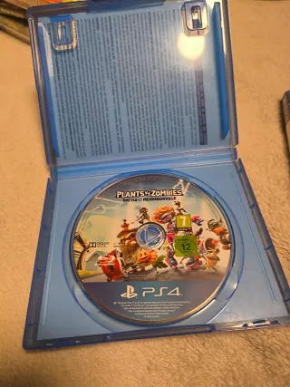 Plants vs Zombies + TRACKMANIA ps4.