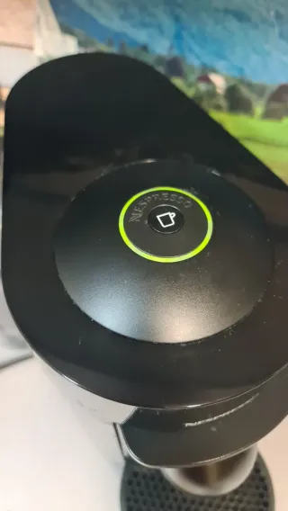 Cafetera Nespresso Vertuo Plus negra