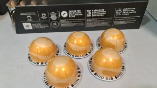 Cafetera Nespresso Vertuo Plus negra