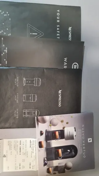 Cafetera Nespresso Vertuo Plus negra