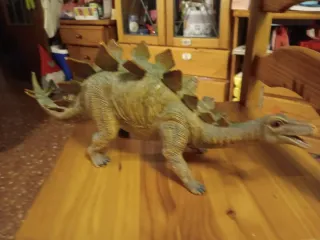Dinosaurio Stegosaurus de juguete