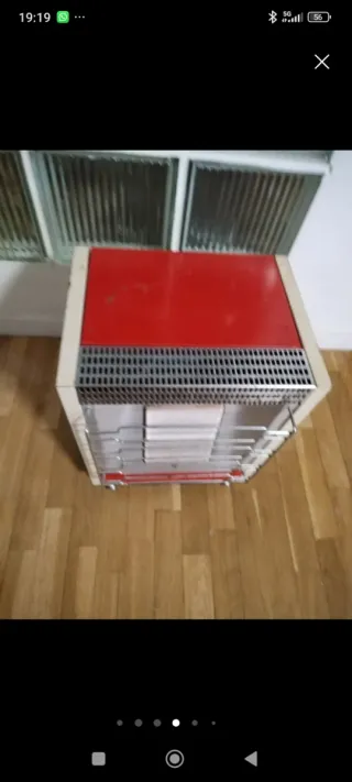 Estufa a gas roja y beige