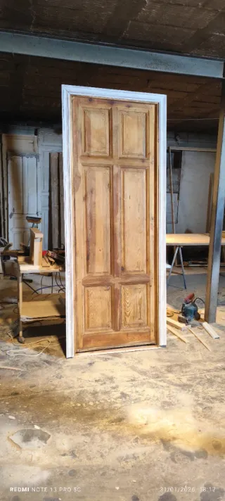 Puerta antigua madera restaurada