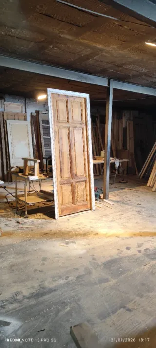 Puerta antigua madera restaurada