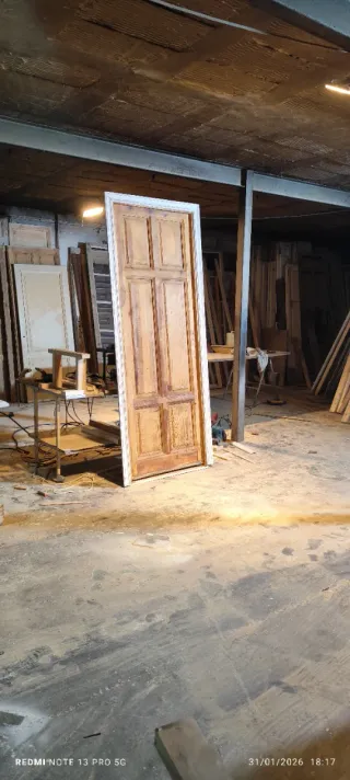 Puerta antigua madera restaurada