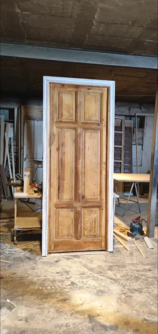 Puerta antigua madera restaurada