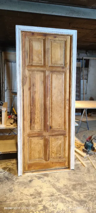 Puerta antigua madera restaurada