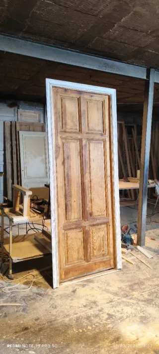 Puerta antigua madera restaurada