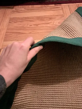 Alfombra de yute con borde verde