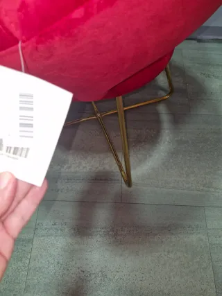 Silla terciopelo roja patas doradas