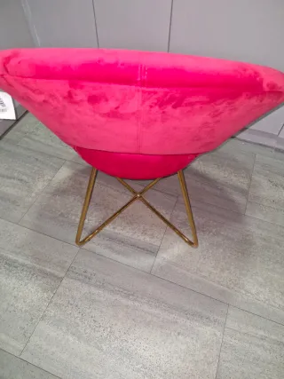 Silla terciopelo roja patas doradas