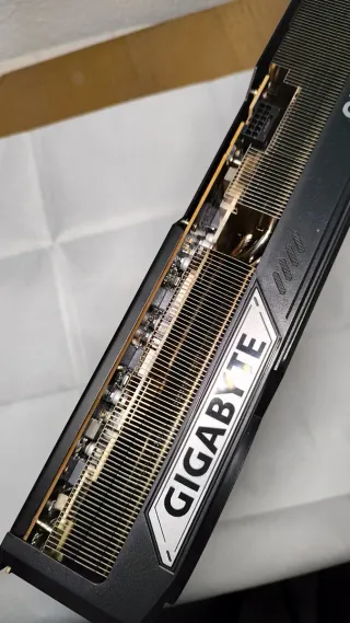 Gigabyte RTX 5090 Windforce OC no chip-vram