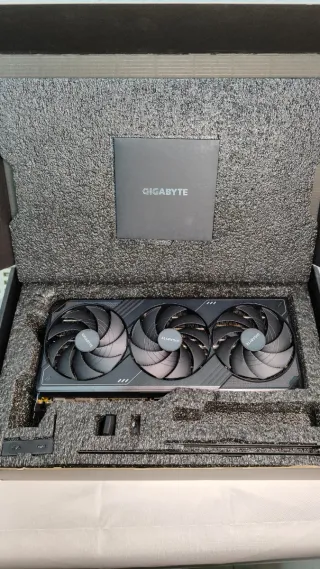 Gigabyte RTX 5090 Windforce OC no chip-vram