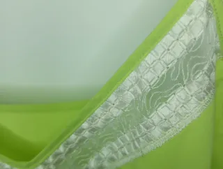 Camisón tirantes verde con encaje.