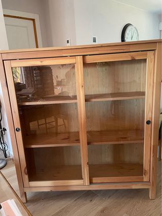 Vitrina Ikea Hemnes Madera y Cristal