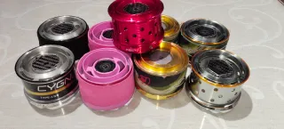 Coppia di mulinelli Akami Cygnus UL + Bobine