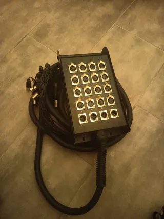 Base de escenario 16 canales XLR
