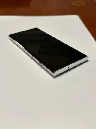 Samsung galaxy S22 Ultra Phantom white