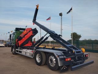 MAN TGS 500--CAMIONES GANCHO CON GRUA
