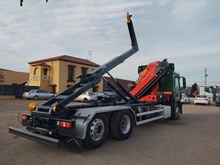 MAN TGS 500--CAMIONES GANCHO CON GRUA