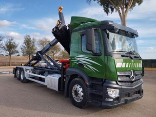 MAN TGS 500--CAMIONES GANCHO CON GRUA