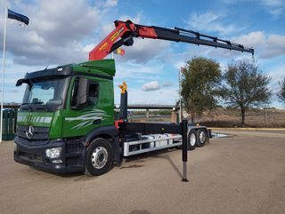 MAN TGS 500--CAMIONES GANCHO CON GRUA