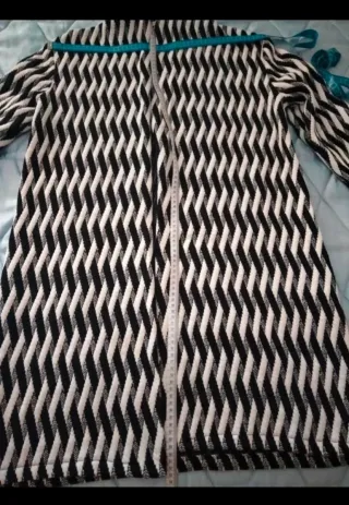 Chaqueta blanca y negra de Chocolate Preppy.