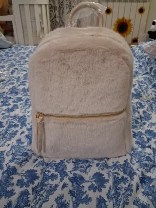 Zaino beige in pelliccia sintetica