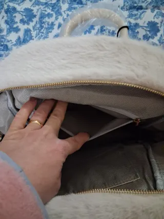 Zaino beige in pelliccia sintetica