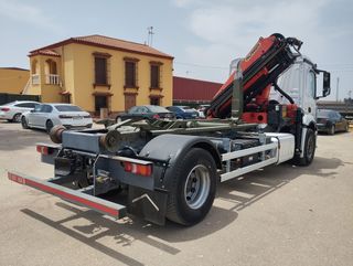 Mercedes ANTOS 18 32-CAMIONES GANCHO CON GRUA
