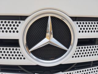 Mercedes ANTOS 18 32-CAMIONES GANCHO CON GRUA